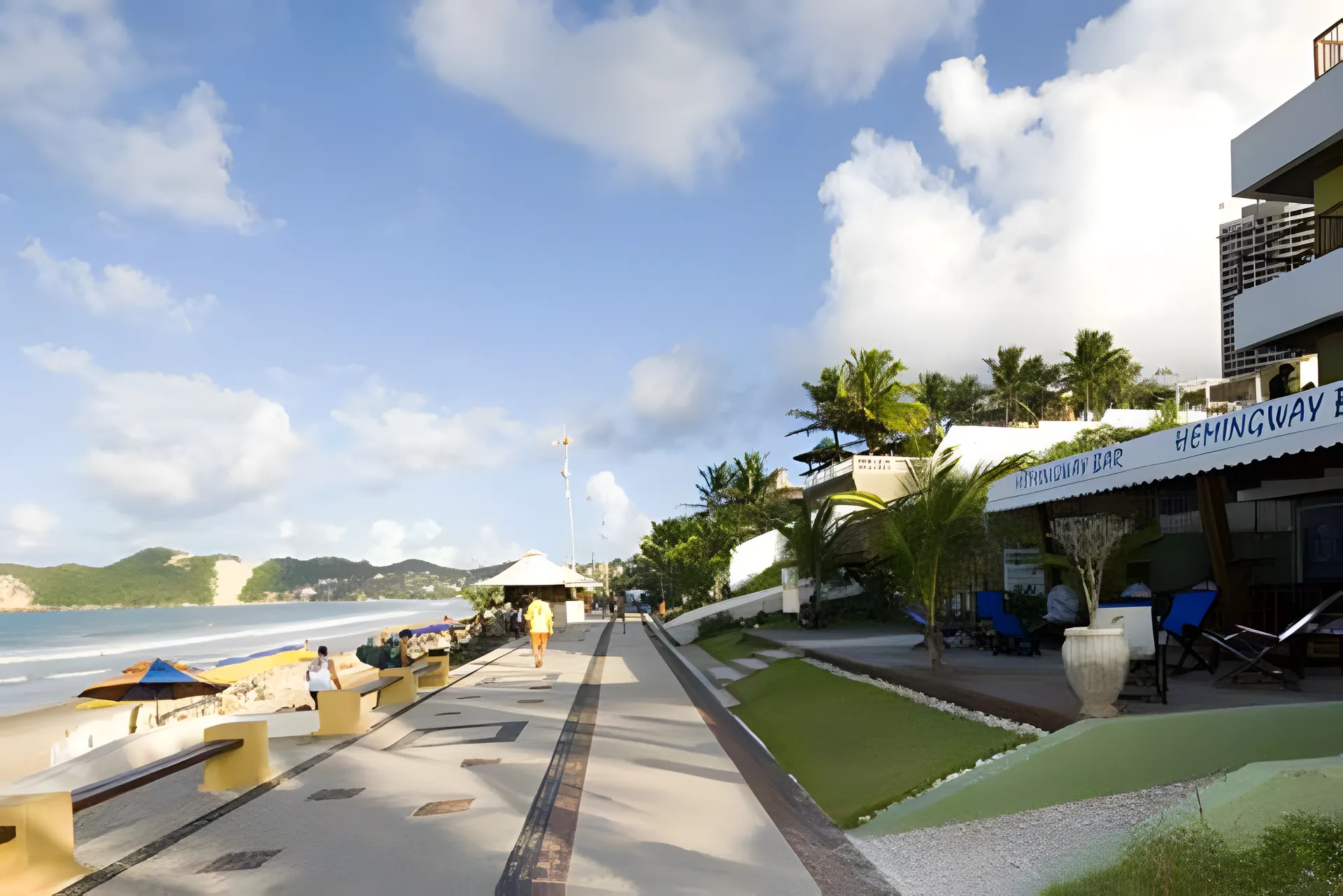 Calçadão de Ponta Negra em frente ao hotel