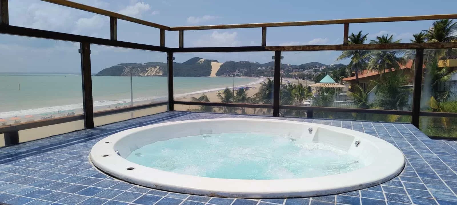 Jacuzzi com vista para o Morro do Careca